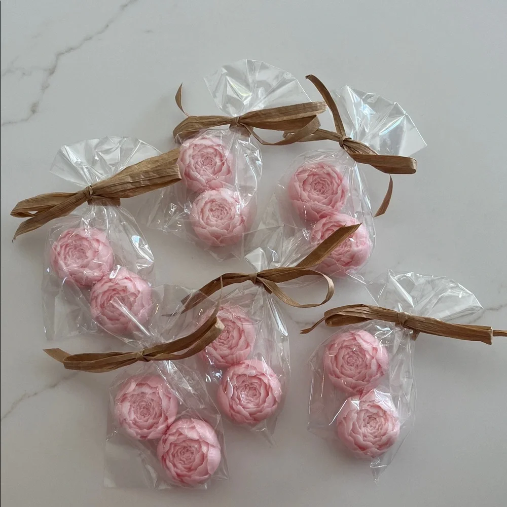 Set of 6 Pink Rose-Shaped Soaps